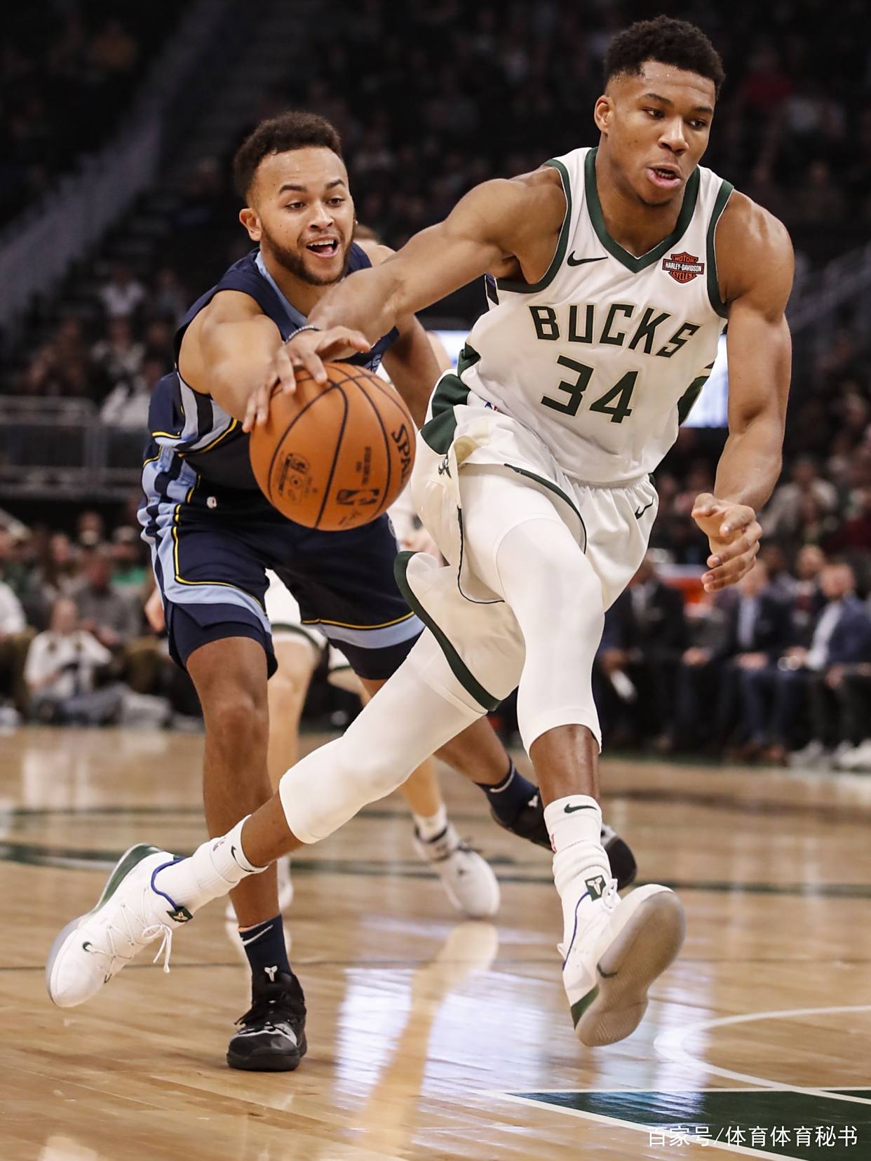 亚博体育-字母哥重返赛场,重要助攻首场状态出色,MAD观众沸腾!赢得满堂喝彩(掘金逆转比赛详情)